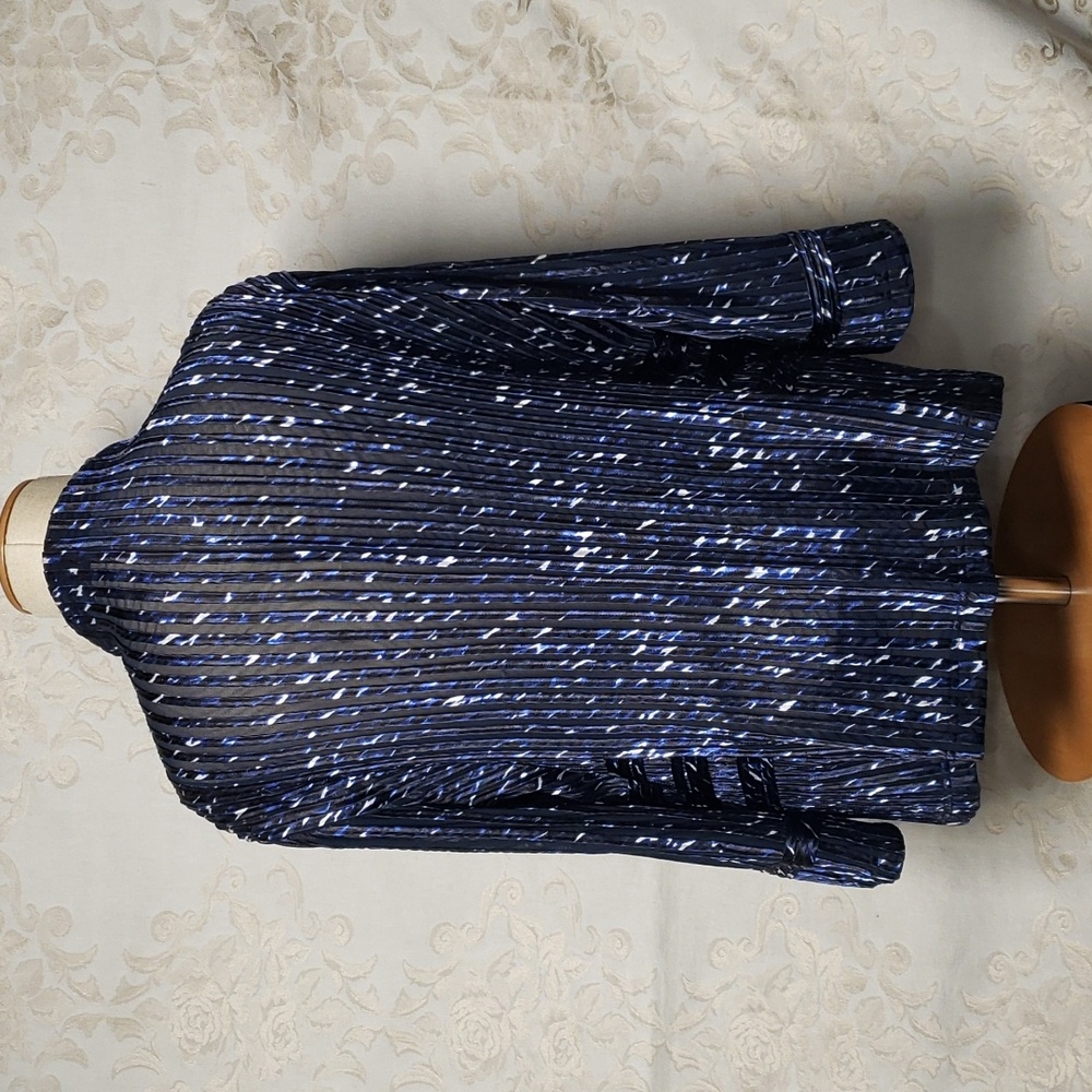 Chico's Travelers Black & Navy Striped Sheer ZipFront Stretchy Top (size… - Picture 7 of 11